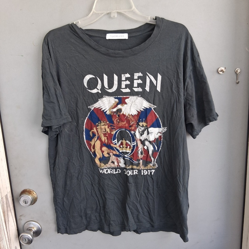 Daydreamer Queen 1977 World Tour Graphic T-Shirt L Distressed Charcoal Gray